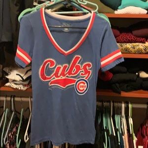 MLB Cubs women small shirt